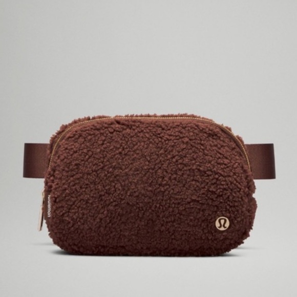 Lululemon Everywhere Belt Bag 1L
Fleece - brown earth - Picture 2 of 9